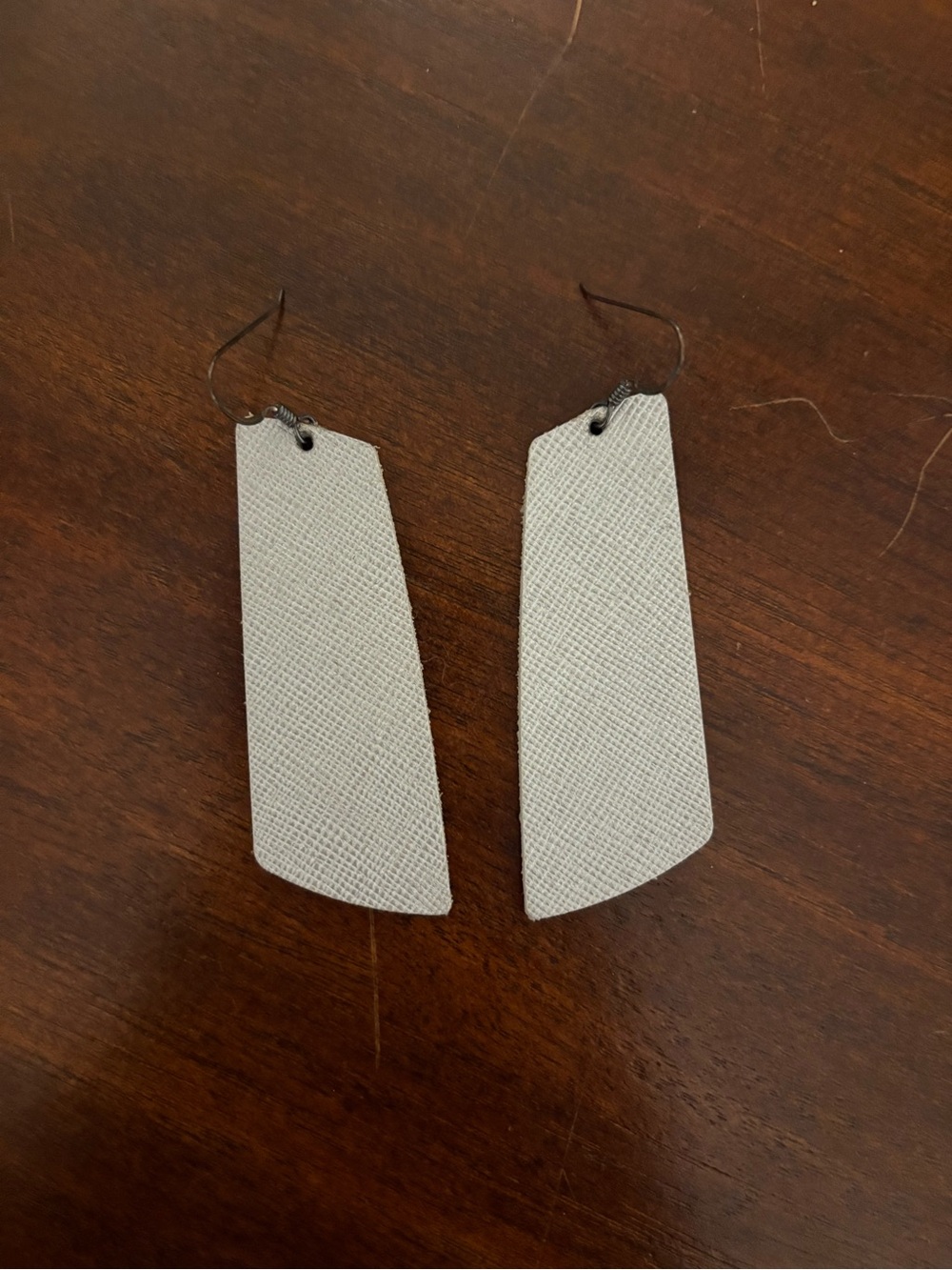 Nickel and suede silver gems